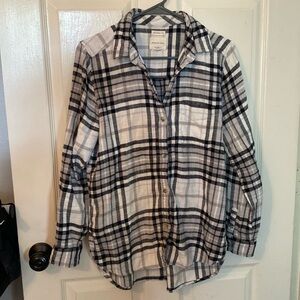 AE Black and white plaid flannel